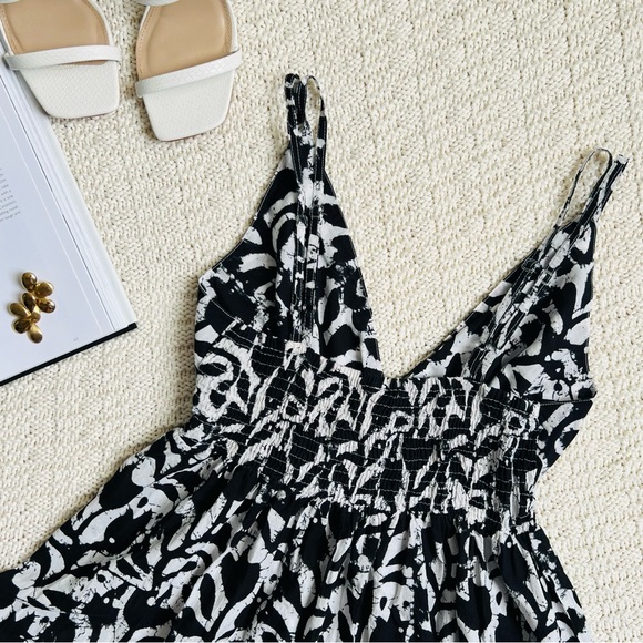 Lora Mojada Floral Maxi Dress | Black & White | Size: S/M | Women - Picture 5 of 6